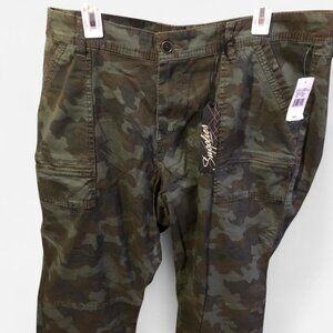 NWT Plus-Size Camo Pants